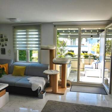 Wohnzimmer mit Balkon - Etagenwohnung mit 68,00 m² in Sindelfingen zum Kaufen