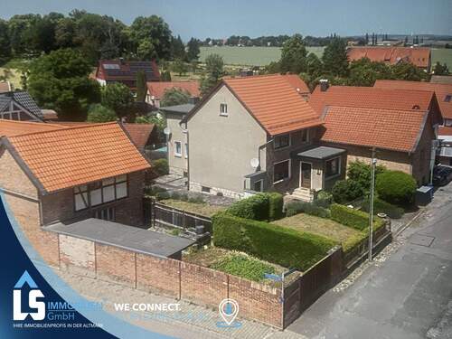 Sicht von oben - Großzügiges Einfamilienhaus mit Nebengebäude in ruhiger Lage - bezugsfertig !!