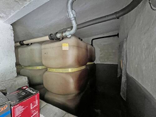 Öltanks im Nebengebäude - 
