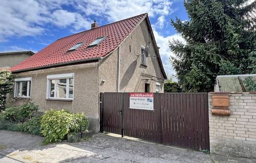Ansicht - Ein sanierungsbedürftiges Heim für handwerklich Begabte