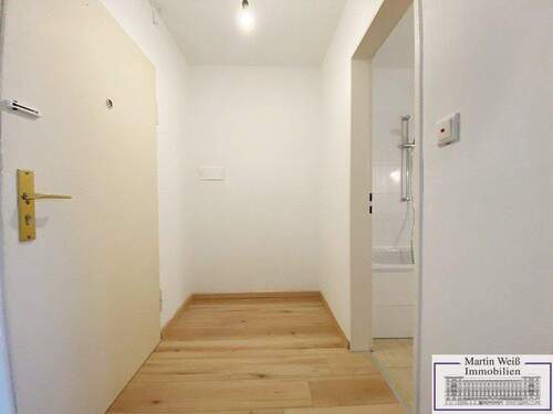 Impression WHG 3. OG Flur - 4 Zimmer Mehrfamilienhaus, Wohnhaus in München