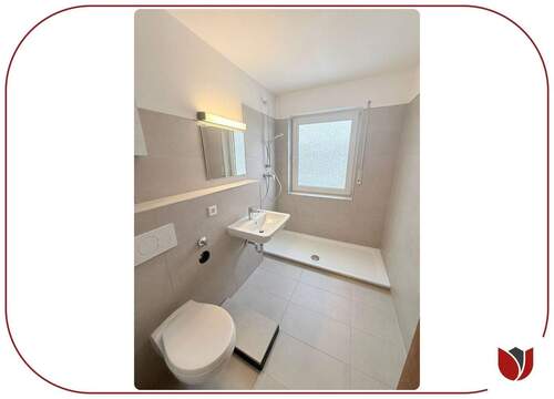 Saniert: Modernes Duschbad - 