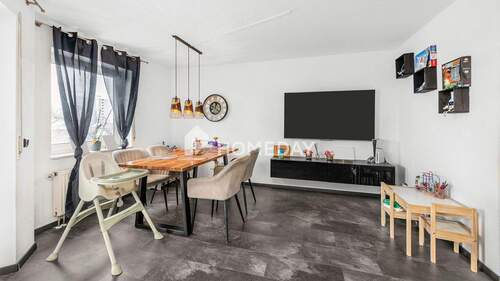 Wohnzimmer 3 - 3 Zimmer Etagenwohnung zum Kaufen in Laupheim