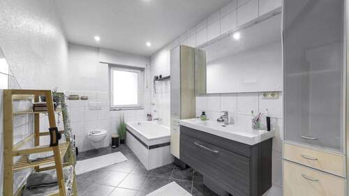 Bad OG - 5 Zimmer Einfamilienhaus zum Kaufen in Bissendorf