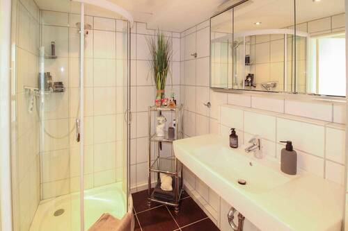 Badezimmer (1) - Etagenwohnung mit 58,40 m² in Norderney zum Kaufen