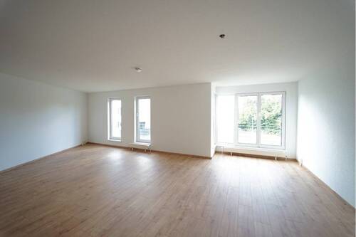 Wohnen - großzügige 2- Raum Wohnung * EBK möglich * TG-Stellplatz