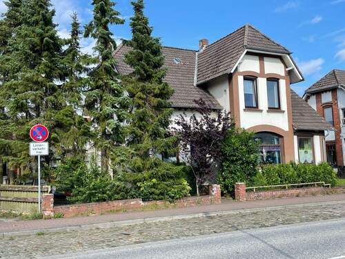 Hausfront - 1 Zimmer Mehrfamilienhaus, Wohnhaus zum Kaufen in Bredstedt