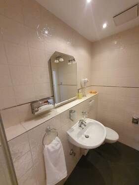 Meetingraum Bad/WC - Büro mit 50,00 m&sup2; in Leverkusen zur Miete