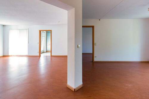 Wohnzimmer und offener Bereich - Etagenwohnung mit 94,00 m&sup2; in Inzlingen zur Miete