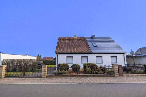 Beide Doppelhaushälften - 4 Zimmer Doppelhaushälfte zum Kaufen in Schkeuditz