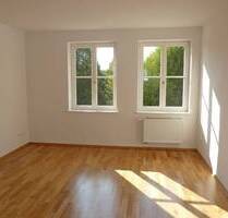 Familienfreundliche 4-Raum-Wohnung mit Balkon im charmanten Gebäudeensemble 