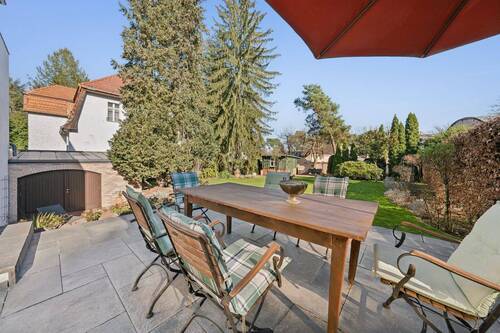 Ein Platz für lange Sommerabende - mitten im eigenen Gartenparadies. - 