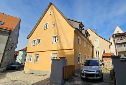 Stellplatz EG - Mehrfamilienhaus, Wohnhaus mit 246,00 m&sup2; in Feuchtwangen zum Kaufen