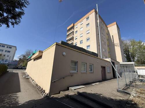 Hausansicht mit Eingang - 3 Zimmer Etagenwohnung in Stockach