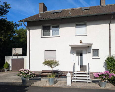 Straßenansicht - 5 Zimmer Reihenendhaus in Hanau