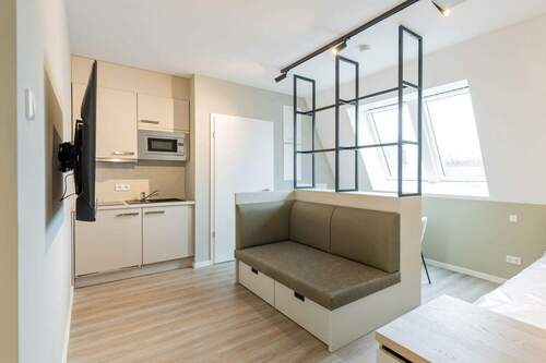 Wohnen/Kochen - Möbliertes Dachgeschoss-Apartment mit Kochnische