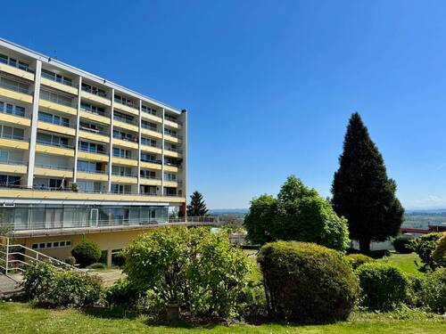 Objektansicht - Voll möbliertes 1,5-Zimmer-Apartment mit beeindruckender See- und Bergsicht und Garage