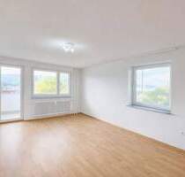 Hochwertig sanierte 3,5-Zimmer-Wohnung mit offener Küche, Balkon & Stellplatz - bezugsfrei ab 01.02. - Leonberg Eltingen