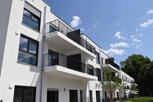 Garten und Stellplätze - 