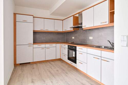 Küche - Großzügige 3-Raum-Wohnung in Schloßchemnitz - Aufzug, Tiefgarage, Einbauküche und mit Balkon