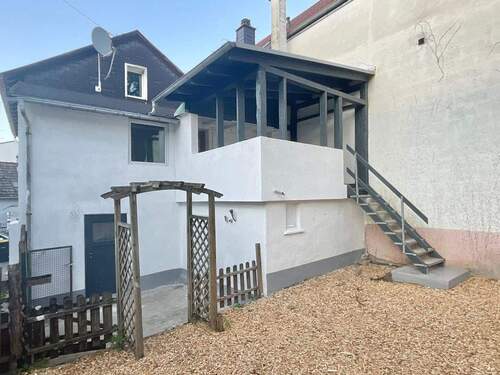 Rückseite, Blick auf Terrasse - 