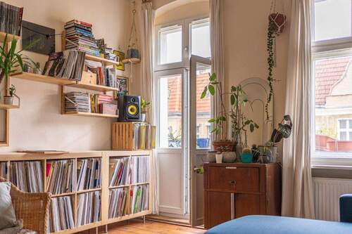 Wohnzimmer - 2 Zimmer Etagenwohnung zum Kaufen in Berlin