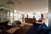 Erdgeschoss, Wohnbereich mit Blick zur Fensterfront - 