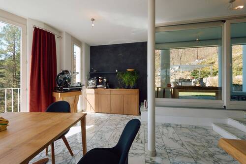 Erdgeschoss, lichtdurchfluteter Essbereich mit Blick zur Terrasse - 