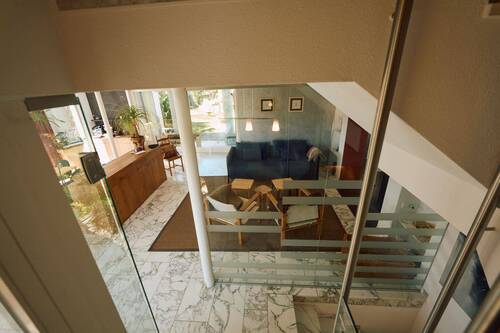 Blick vom Treppenhaus in den Wohnbereich - 