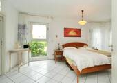 Schlafzimmer - Ansicht 1 - 3 Zimmer Etagenwohnung in Langenfeld