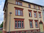 Hausansicht - Geräumige 3-Raum-Wohnung in Groitzsch