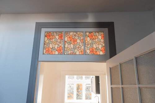 Eingangstür Glasbild - Etagenwohnung mit 55,00 m² in Schwerin zum Kaufen