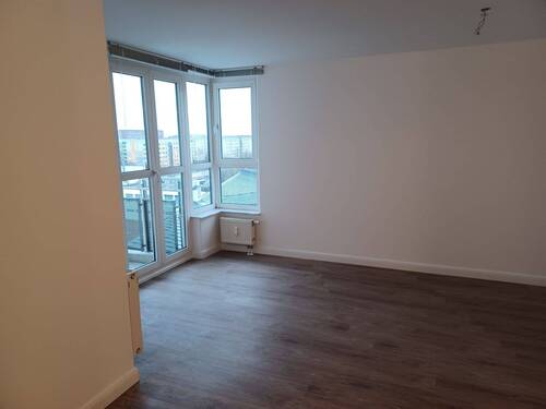 Wohnzimmer - 2-Raum-WE mit Süd-West Balkon & Tiefgaragen-Stellplatz, top Anbindung, Aufzug, Einbauküche