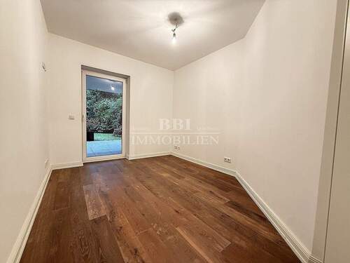 Weiteres Zimmer mit Einbauschrank - 