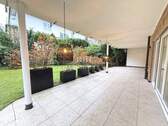 Große, überdachte Terrasse - 