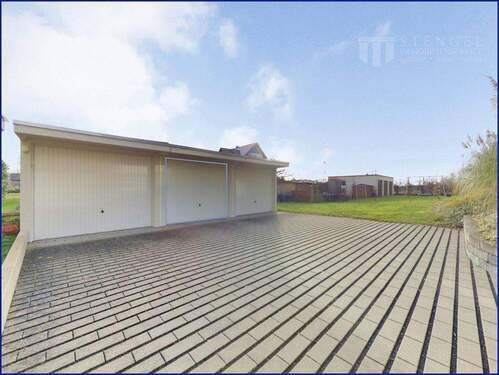 _Zufahrt_zur_Garage Mitte - 