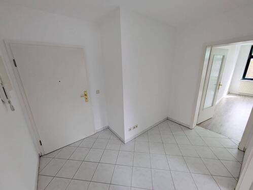 Flur - Etagenwohnung mit 47,70 m&sup2; in Zwickau zur Miete