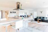 18 Küchen mit Wohnen - Pure Freude am Wohnen! Zukunftsorientierter Winkelbungalow mit großem Grundstück in Schafflund