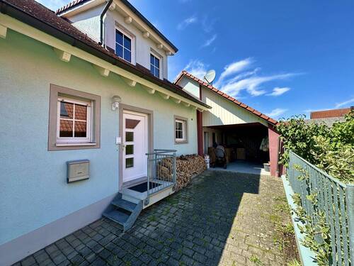 Frontansicht - Wohnen mit Weinblick - Ihr neues Zuhause von 2002!