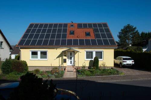 Vorderansicht - Attraktives 1-2 Familienhaus mit Garten in ruhiger Lage