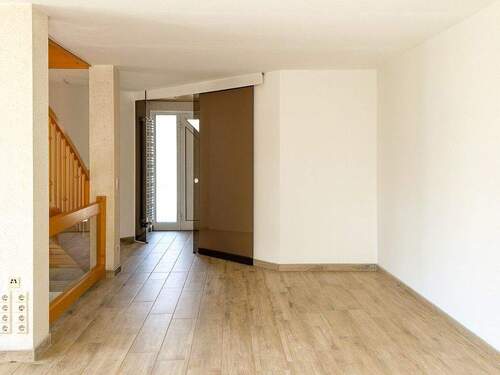 Schöner Eingangsbereich - Einfamilienhaus mit 161,20 m&sup2; in Windischleuba zum Kaufen