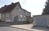 Stellplatz und Garage - Einfamilienhaus mit Garten in Artern