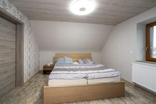geräumiges Schlafzimmer - 