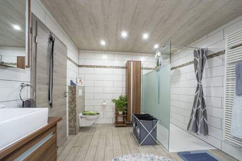 und Dusche - 