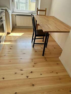 Küche mit Essplatz - 1 Zimmer Etagenwohnung in Berlin