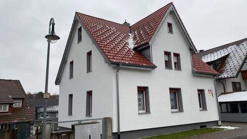 Front- Seitenansicht - 5 Zimmer Einfamilienhaus in Dunningen