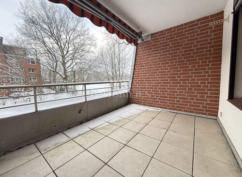 Schöne Loggia mit Markise - 