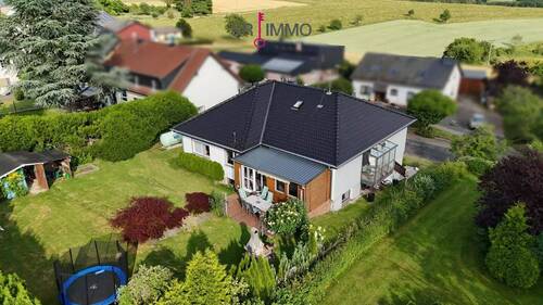 Bild 2 - 9 Zimmer Einfamilienhaus zum Kaufen in Karlshausen