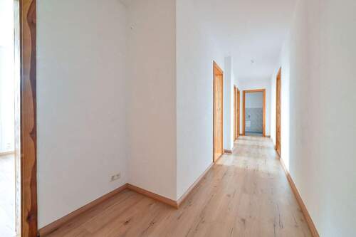 Flur - Etagenwohnung mit 84,20 m&sup2; in Drebach zur Miete