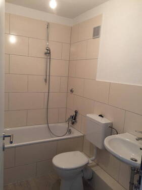 Bad - 2 Zimmer Etagenwohnung in Bonn